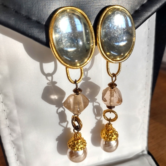 Les Bernard ESTATE large drop dangling gold tone beaded vintage clip earrings - Picture 2 of 4